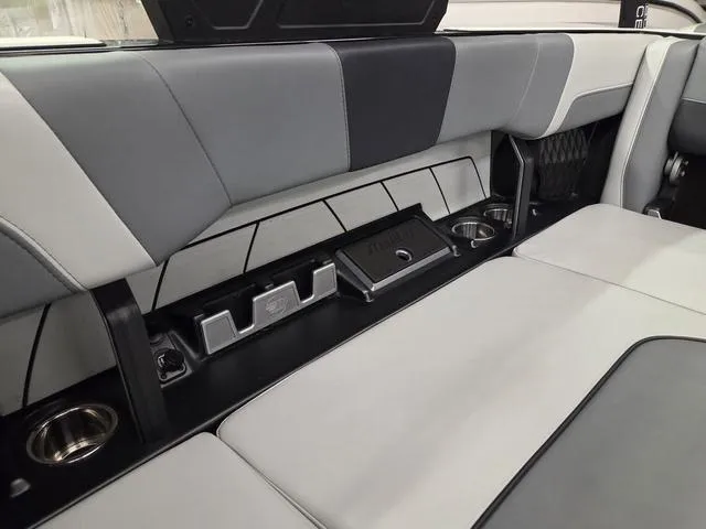 Slide: The Image of Malibu Wakesetter 23 LSV 2022 - 21