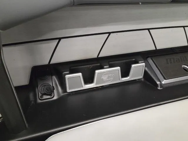 Slide: The Image of Malibu Wakesetter 23 LSV 2022 - 22