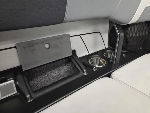 Slide: The Image of Malibu Wakesetter 23 LSV 2022 - 23