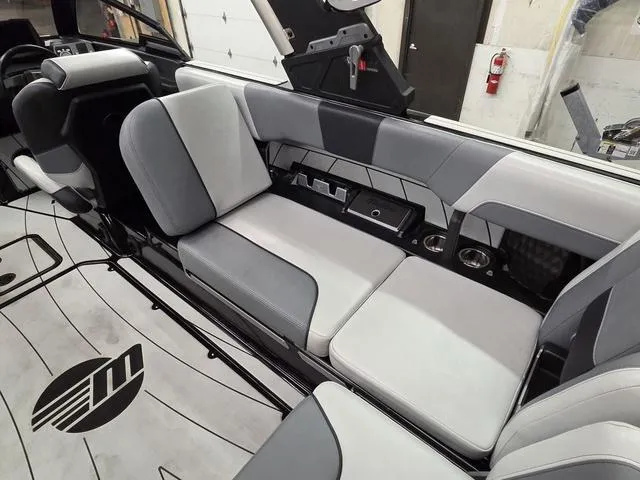 Slide: The Image of Malibu Wakesetter 23 LSV 2022 - 24