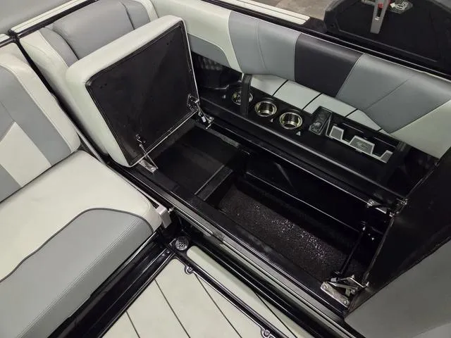 Slide: The Image of Malibu Wakesetter 23 LSV 2022 - 26