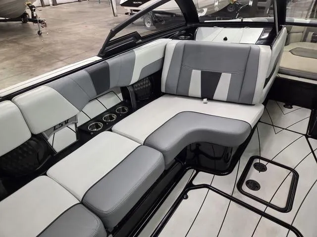 Slide: The Image of Malibu Wakesetter 23 LSV 2022 - 28