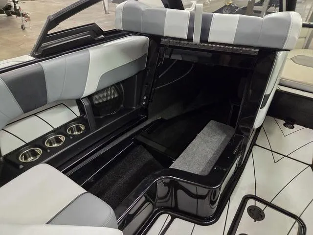 Slide: The Image of Malibu Wakesetter 23 LSV 2022 - 30