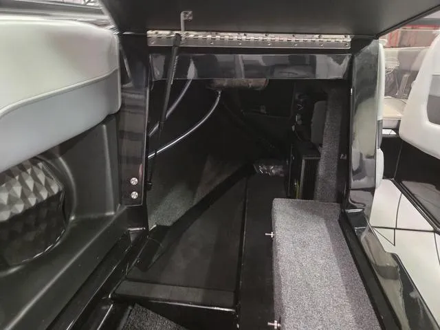 Slide: The Image of Malibu Wakesetter 23 LSV 2022 - 31