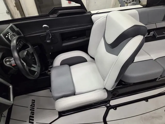 Slide: The Image of Malibu Wakesetter 23 LSV 2022 - 35