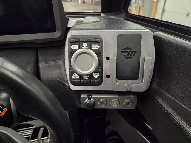 Slide: The Image of Malibu Wakesetter 23 LSV 2022 - 39