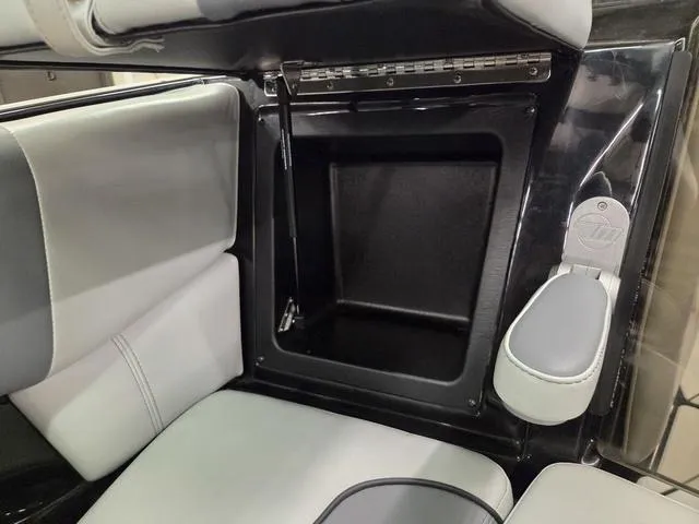 Slide: The Image of Malibu Wakesetter 23 LSV 2022 - 47