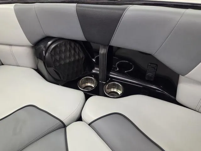 Slide: The Image of Malibu Wakesetter 23 LSV 2022 - 48