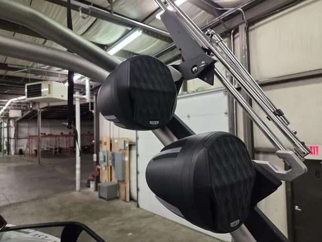 Slide: The Image of Malibu Wakesetter 23 LSV 2022 - 52