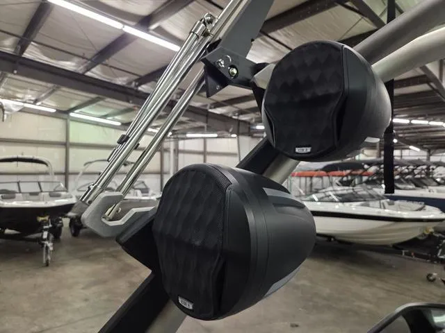 Slide: The Image of Malibu Wakesetter 23 LSV 2022 - 53