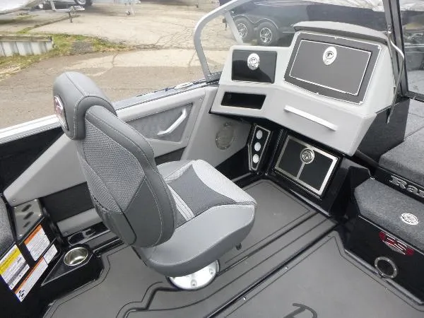 Slide: The Image of 2025 Ranger 622FS Pro boat interior with modern dashboard and comfortable seating. - 27