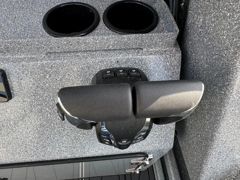 Slide: The Image of Boat throttle control on 2025 KingFisher 2725 XRS with cup holders. - 26