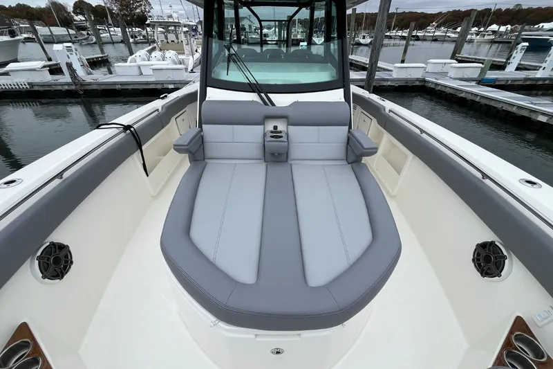 Slide: The Image of Boston Whaler 360 Outrage 2026 - 40