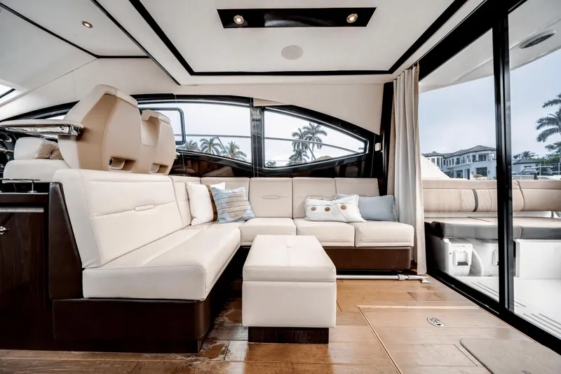 Slide: The Image of Sea Ray 400 Fly 2017 - 11