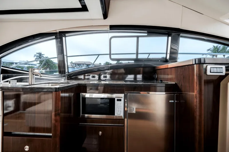 Slide: The Image of Sea Ray 400 Fly 2017 - 13