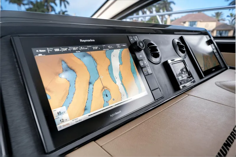 Slide: The Image of Sea Ray 400 Fly 2017 - 18