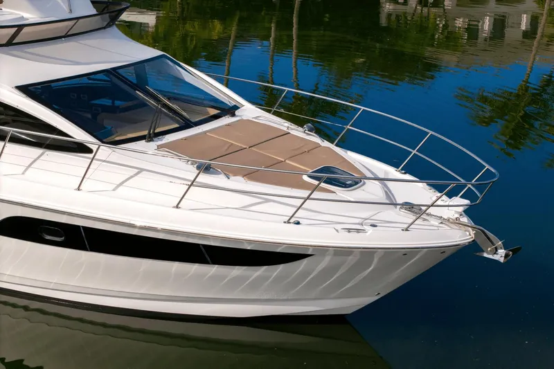 Slide: The Image of Sea Ray 400 Fly 2017 - 2