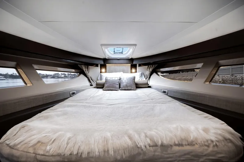 Slide: The Image of Sea Ray 400 Fly 2017 - 23