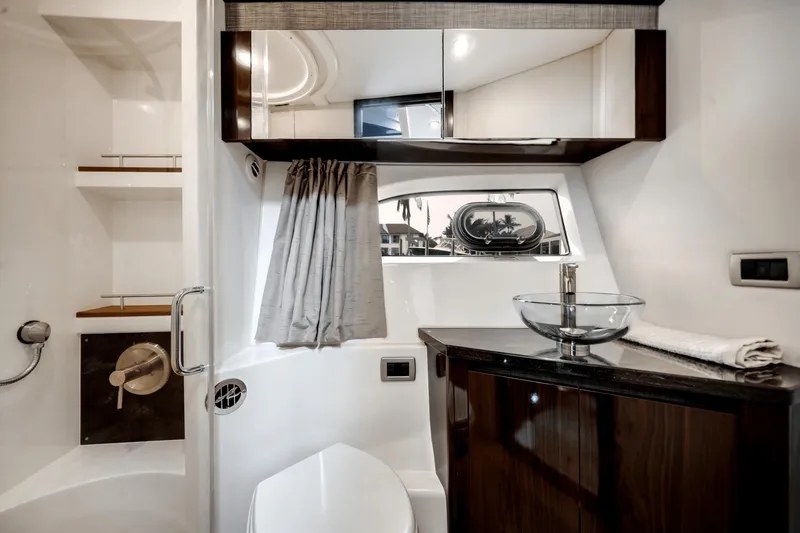 Slide: The Image of Sea Ray 400 Fly 2017 - 29