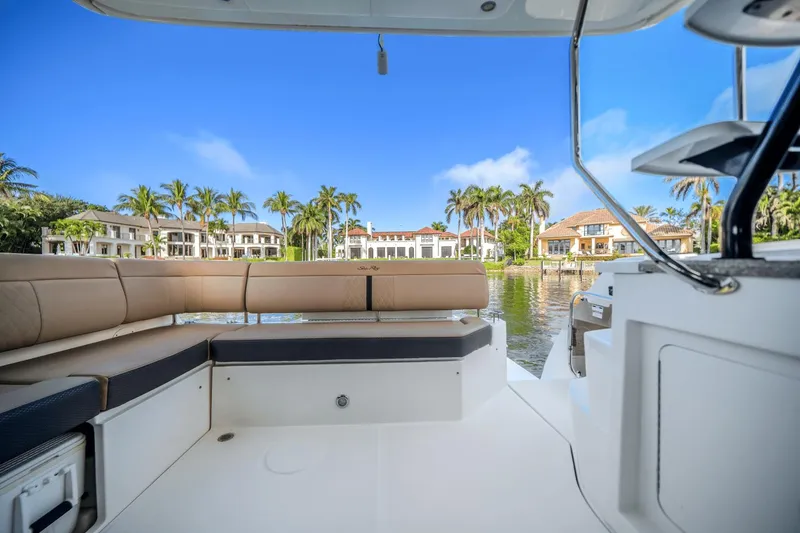 Slide: The Image of Sea Ray 400 Fly 2017 - 32