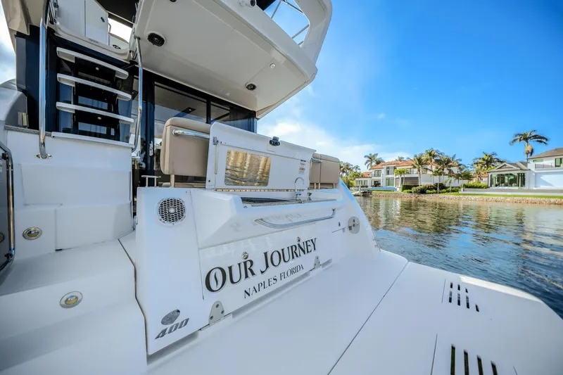 Slide: The Image of Sea Ray 400 Fly 2017 - 34