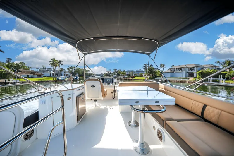 Slide: The Image of Sea Ray 400 Fly 2017 - 35