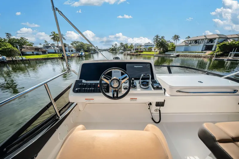 Slide: The Image of Sea Ray 400 Fly 2017 - 38