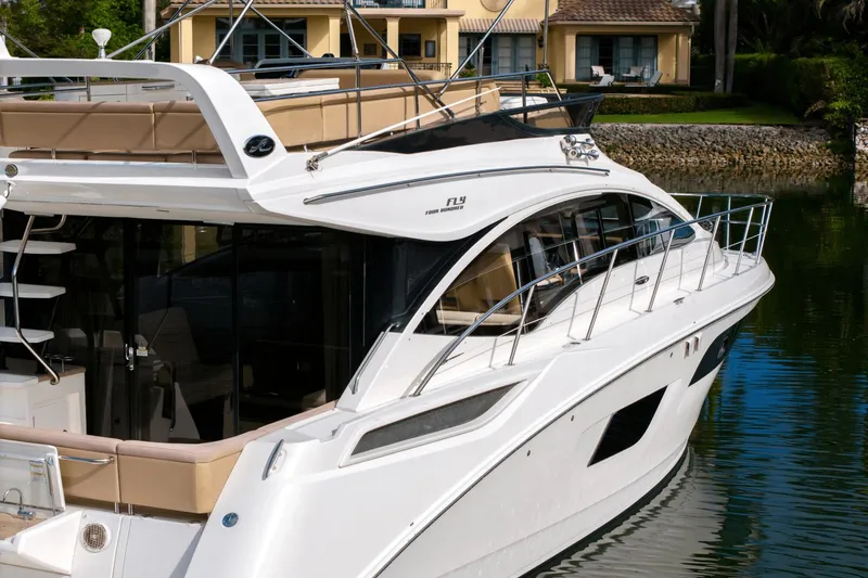 Slide: The Image of Sea Ray 400 Fly 2017 - 4