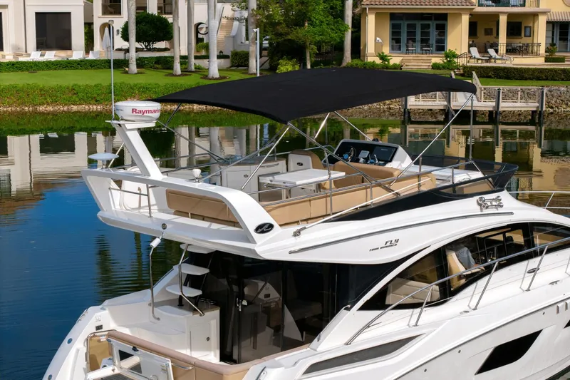 Slide: The Image of Sea Ray 400 Fly 2017 - 5