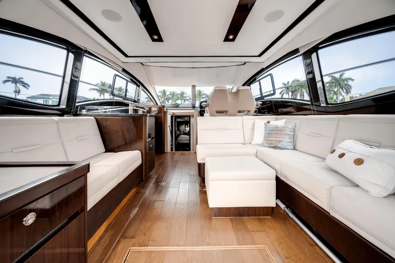 Slide: The Image of Sea Ray 400 Fly 2017 - 9