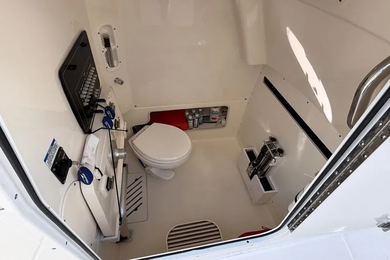 Slide: The Image of Boston Whaler 280 Outrage 2023 - 11