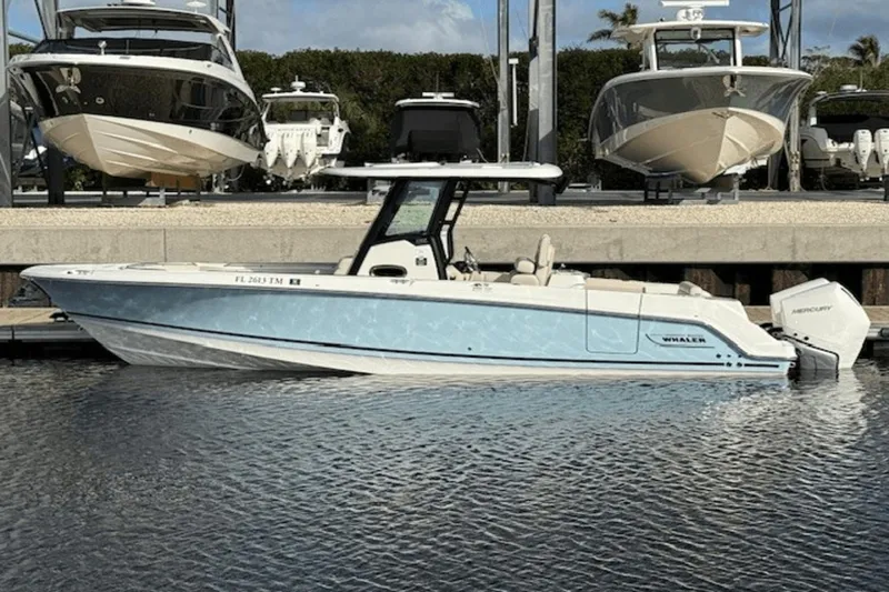 Slide: The Image of Boston Whaler 280 Outrage 2023 - 13
