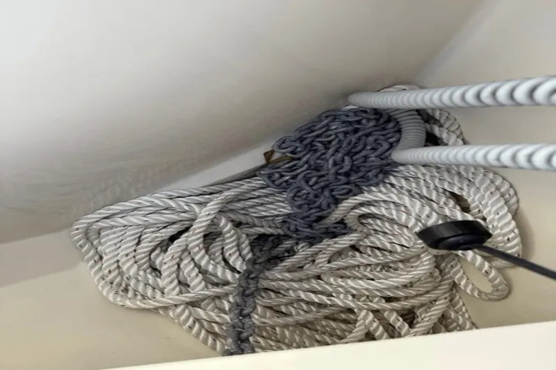 Slide: The Image of Boston Whaler 280 Outrage 2023 - 15