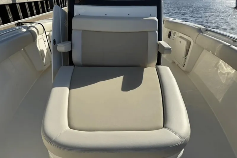 Slide: The Image of Boston Whaler 280 Outrage 2023 - 16