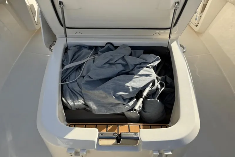 Slide: The Image of Boston Whaler 280 Outrage 2023 - 17