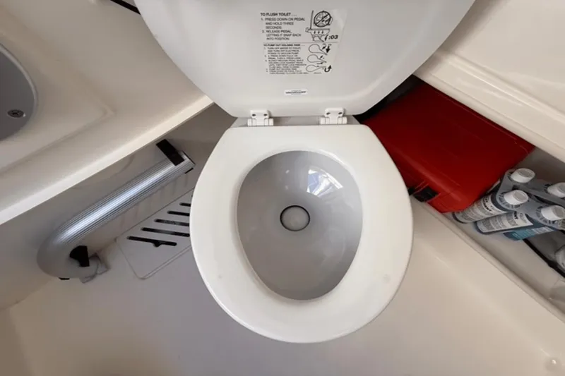 Slide: The Image of Boston Whaler 280 Outrage 2023 - 19