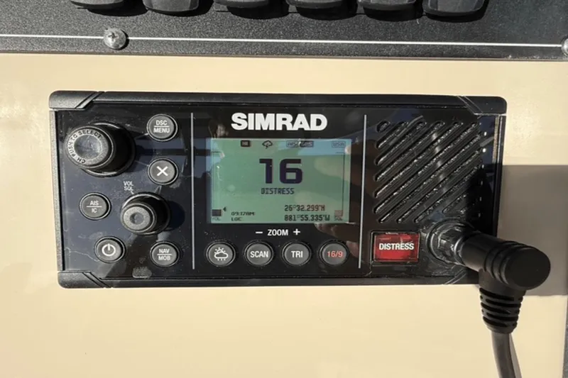 Slide: The Image of Boston Whaler 280 Outrage 2023 - 5