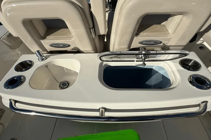 Slide: The Image of Boston Whaler 280 Outrage 2023 - 8