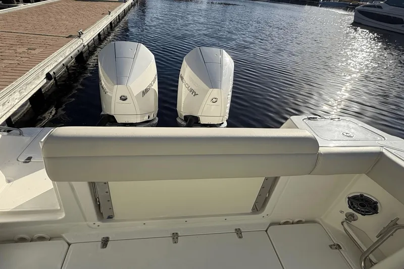 Slide: The Image of Boston Whaler 280 Outrage 2023 - 9