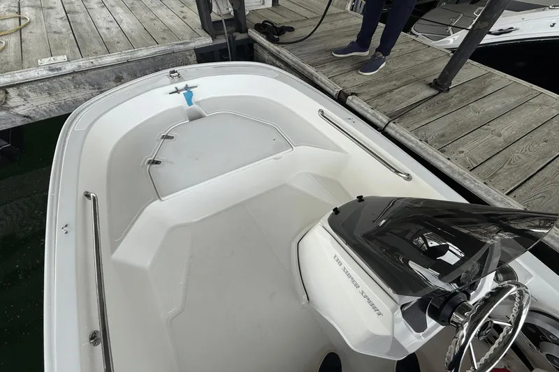 Slide: The Image of Boston Whaler 130 Super Sport 2025 - 10