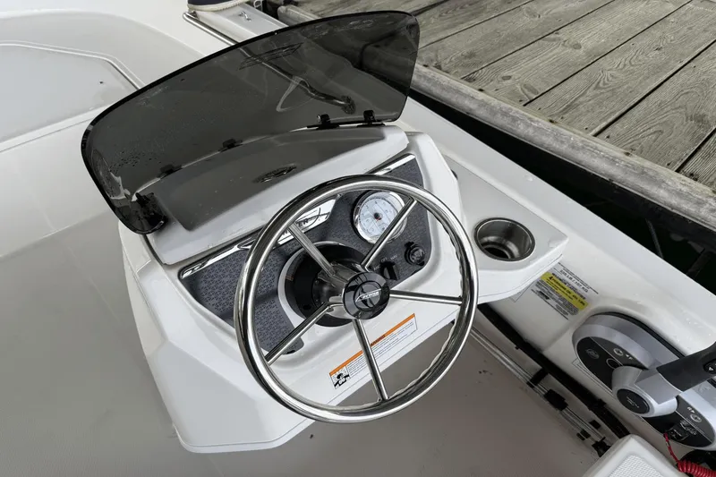 Slide: The Image of Boston Whaler 130 Super Sport 2025 - 12