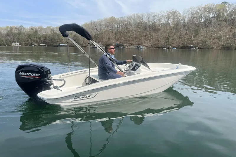 Slide: The Image of Boston Whaler 130 Super Sport 2025 - 5