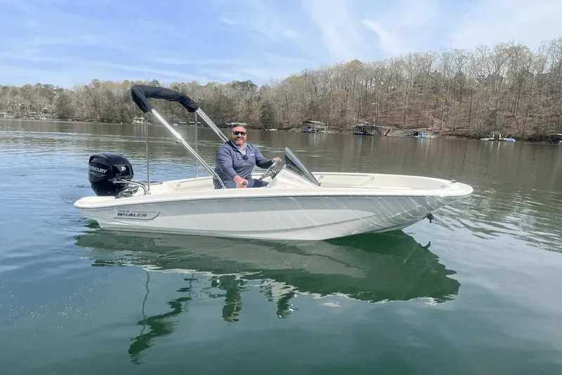 Slide: The Image of Boston Whaler 130 Super Sport 2025 - 6