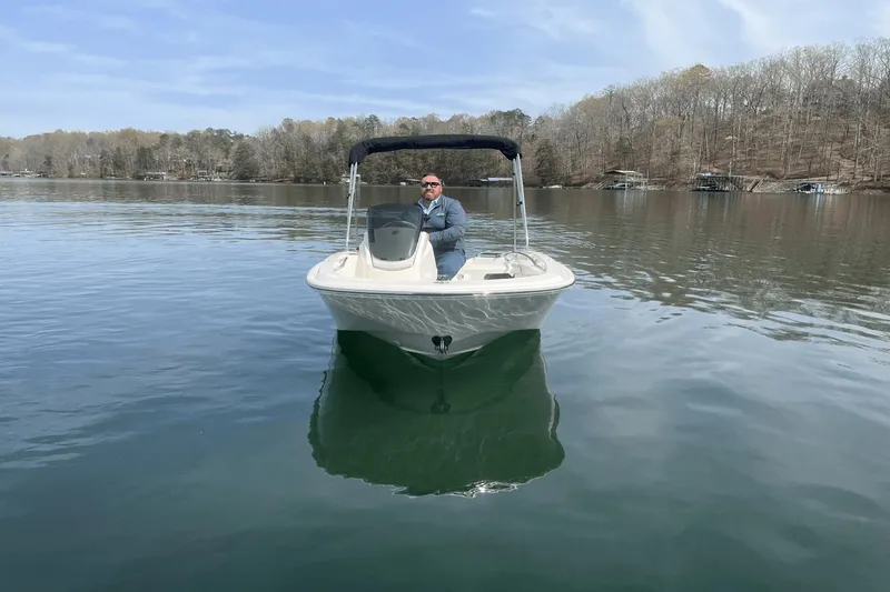 Slide: The Image of Boston Whaler 130 Super Sport 2025 - 9