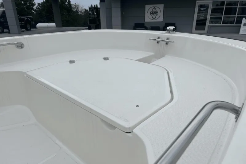 Slide: The Image of Boston Whaler 130 Super Sport 2025 - 10