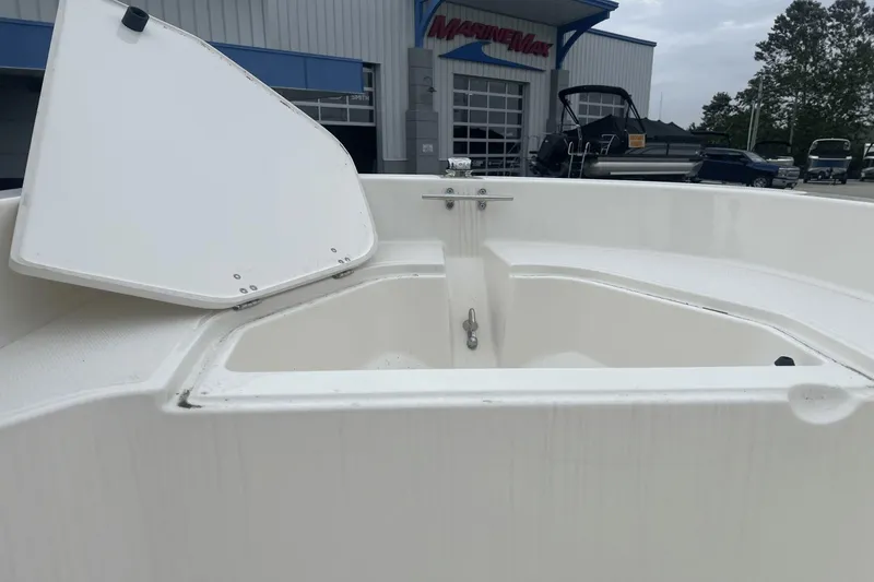 Slide: The Image of Boston Whaler 130 Super Sport 2025 - 11