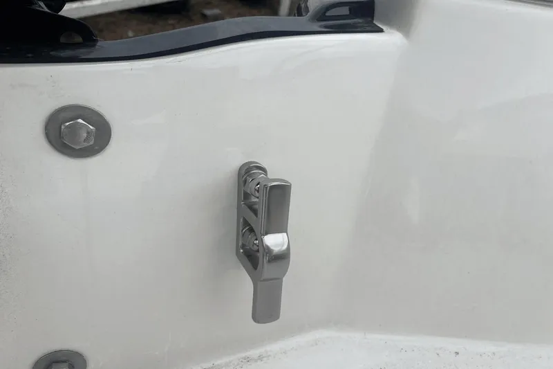 Slide: The Image of Boston Whaler 130 Super Sport 2025 - 14