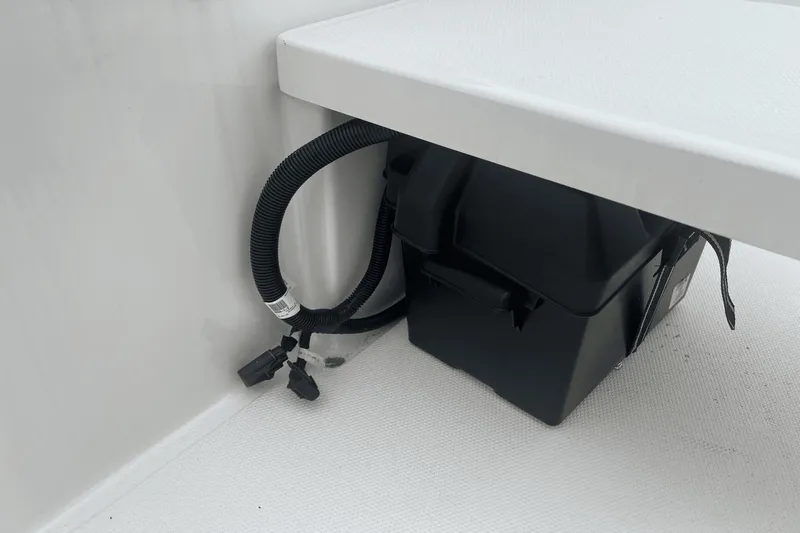 Slide: The Image of Boston Whaler 130 Super Sport 2025 - 15