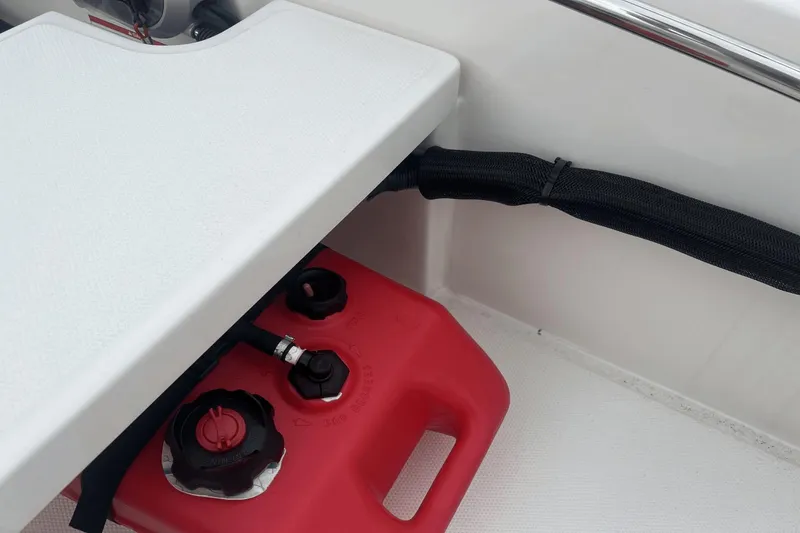 Slide: The Image of Boston Whaler 130 Super Sport 2025 - 16