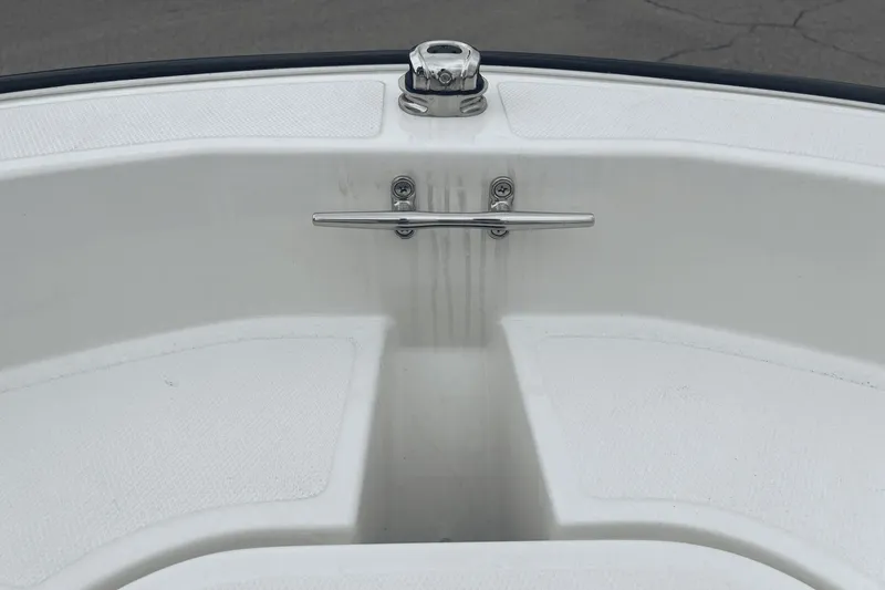 Slide: The Image of Boston Whaler 130 Super Sport 2025 - 18